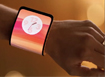 Motorola показала смартфон-браслет: его можно носить на руке